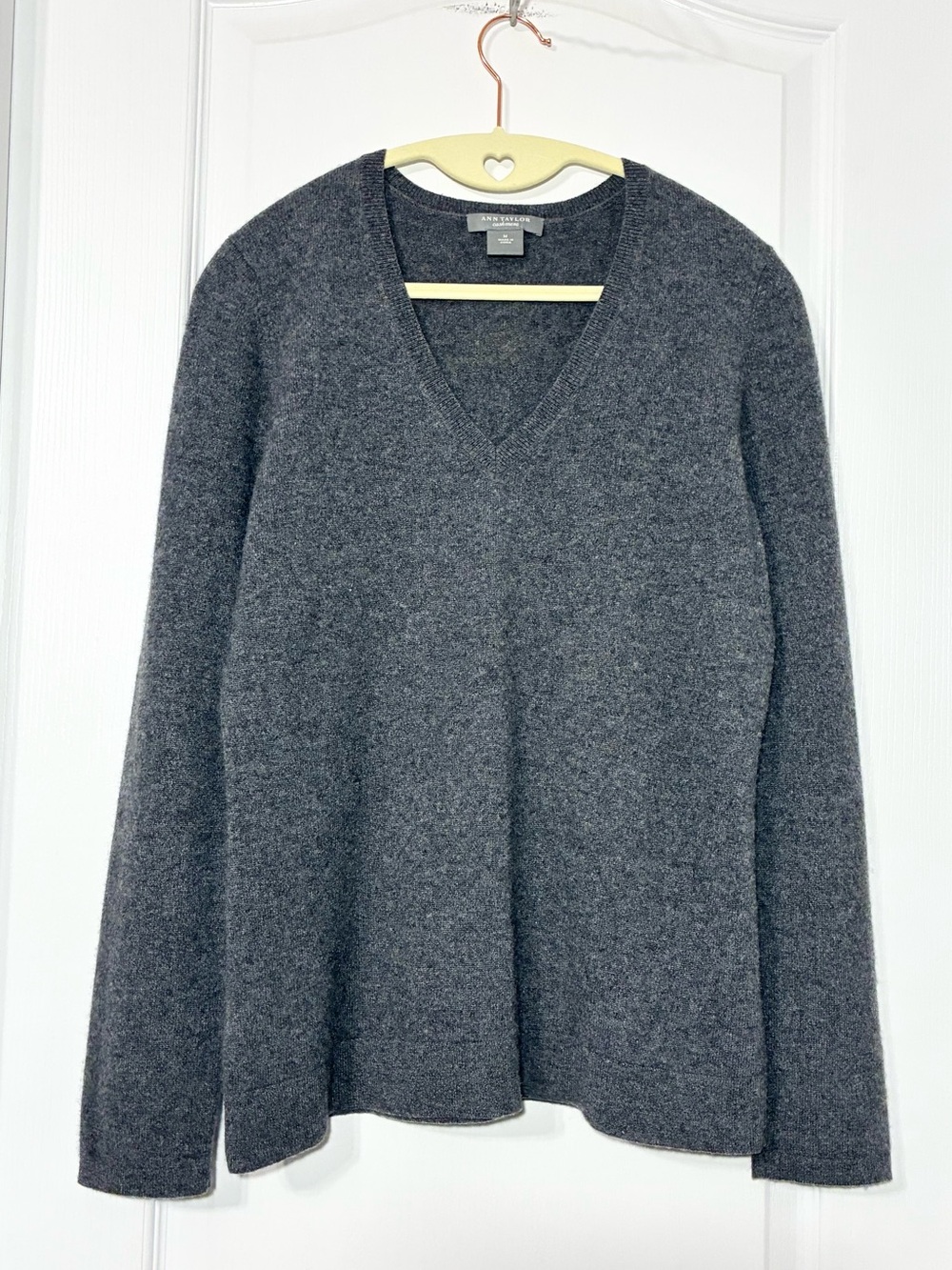Ann Taylor CASHMERE V Neck Pullover Sweater Gray Size Medium